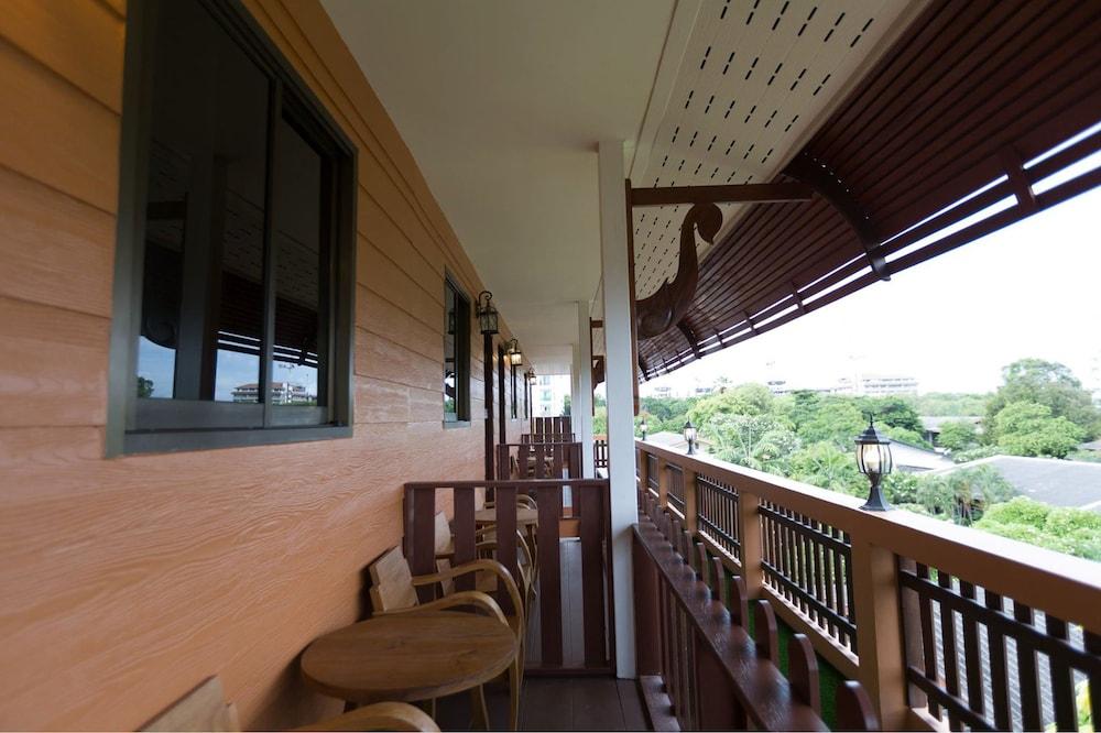 Marina Jomtien Beach Exterior photo